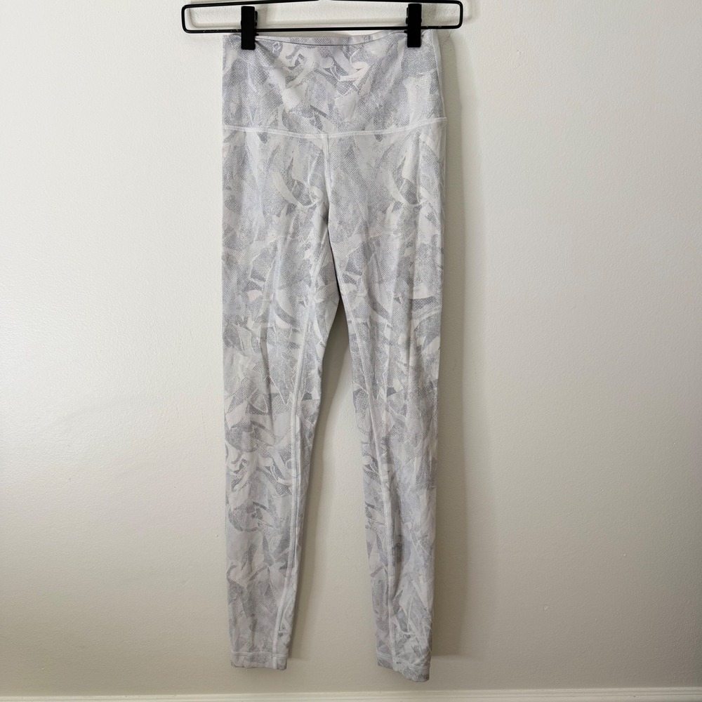 Lululemon High Rise Leggings Grey White Abstract Floral Print Size 4 LW5BSMS